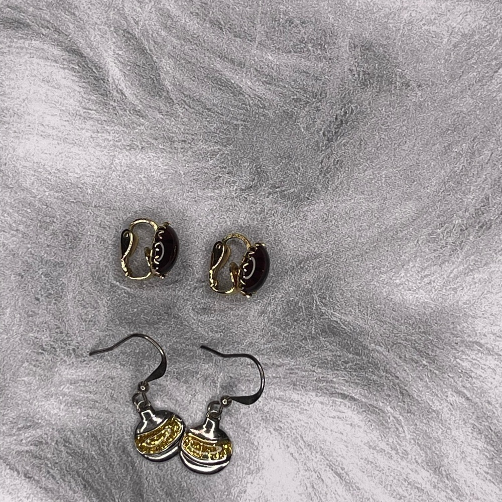 Vintage maroon and Yellow Earrings - Picture 2 of 2